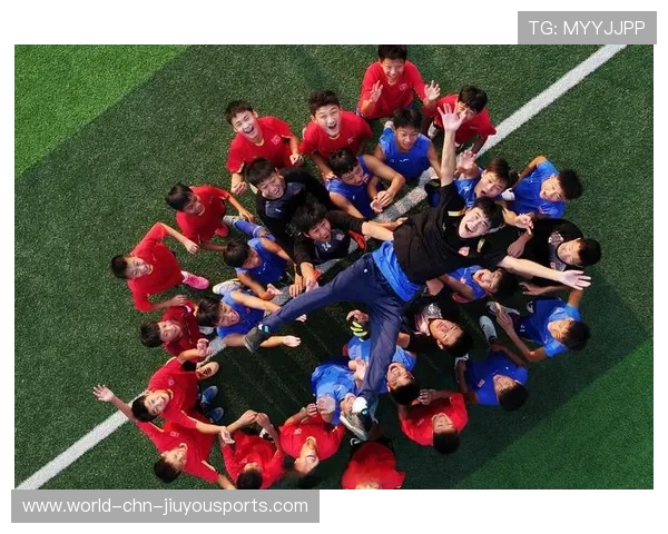 足球少年怒踢角旗杆：一场关于梦想与坚持的青春故事